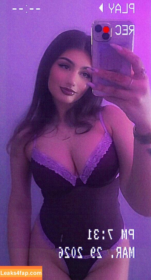 Avneet Kaur / aviasandhu11 / aviavisandhu / avixoxo / avneetkaur_13 leaked photo photo #0129