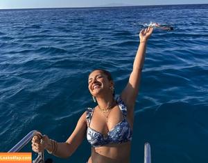 Avneet Kaur фото #0044