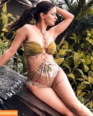 Avneet Kaur фото #0118