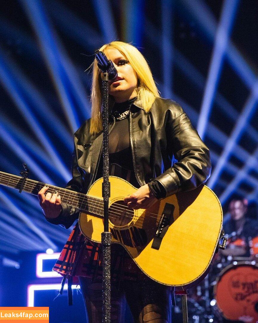 Avril Lavigne / AvrilLavigne leaked photo photo #0432
