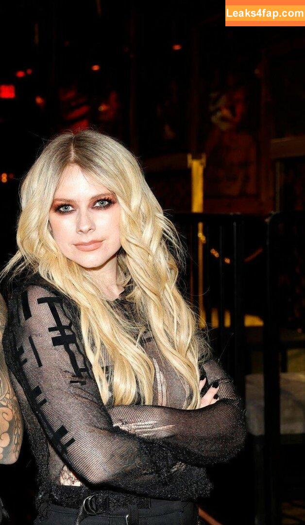 Avril Lavigne / AvrilLavigne слитое фото фото #0579