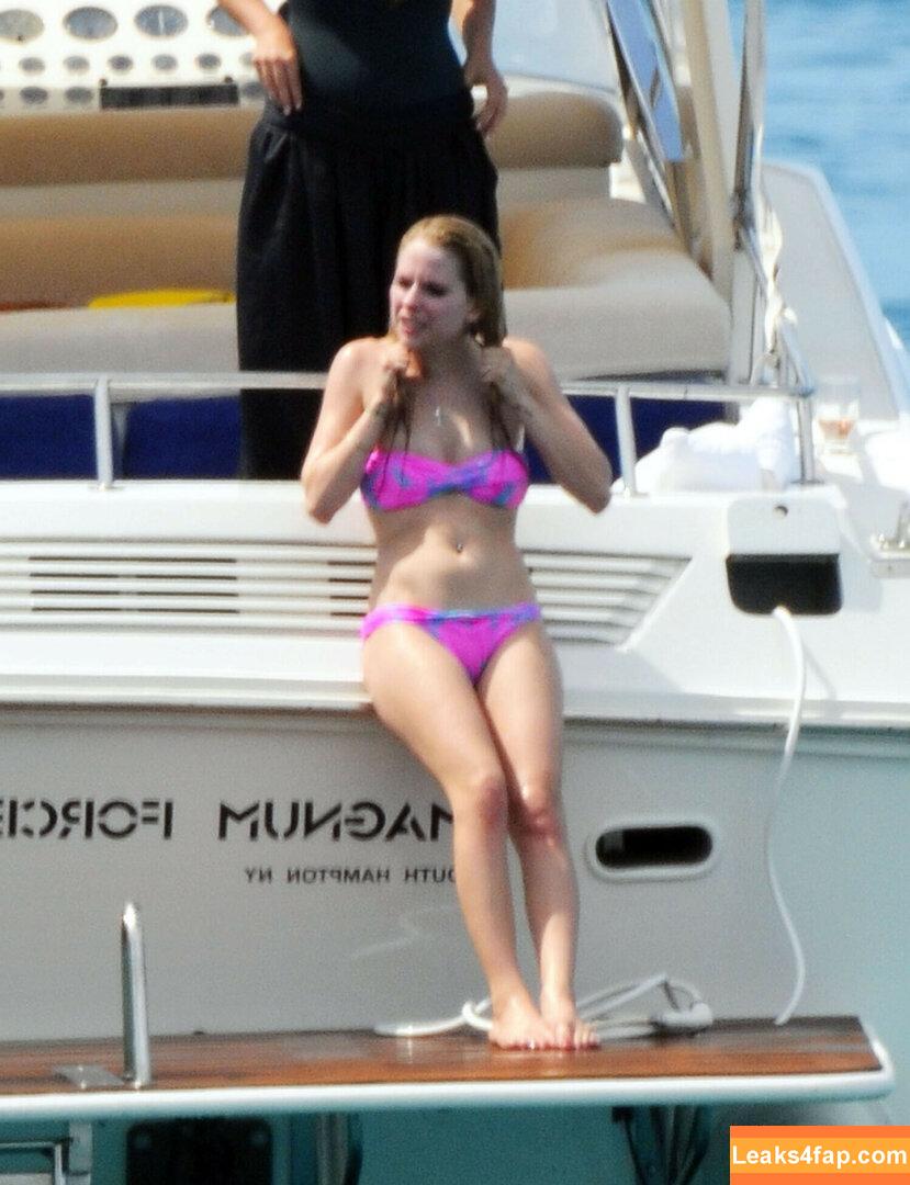 Avril Lavigne / AvrilLavigne слитое фото фото #0600