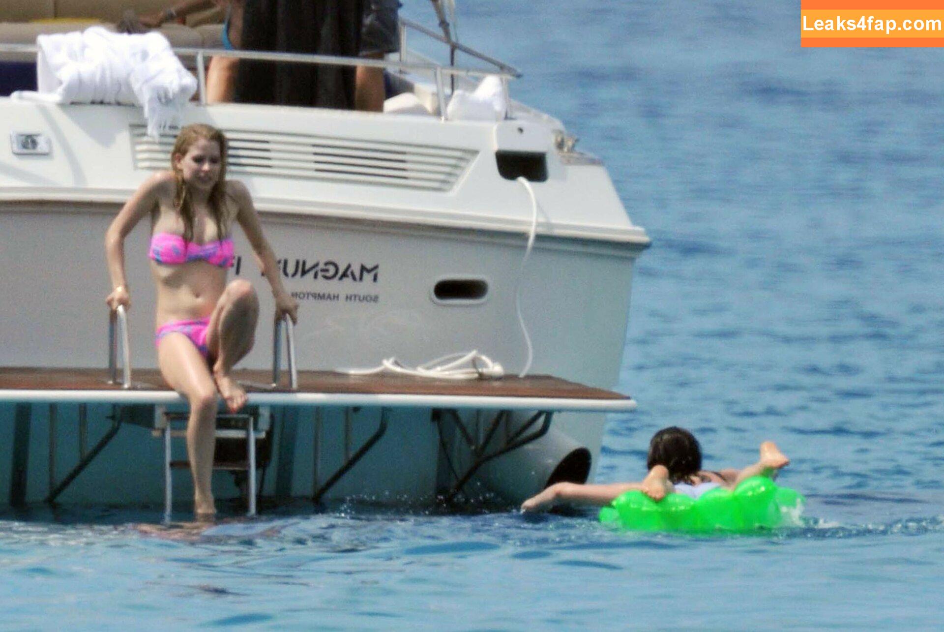 Avril Lavigne / AvrilLavigne слитое фото фото #0606