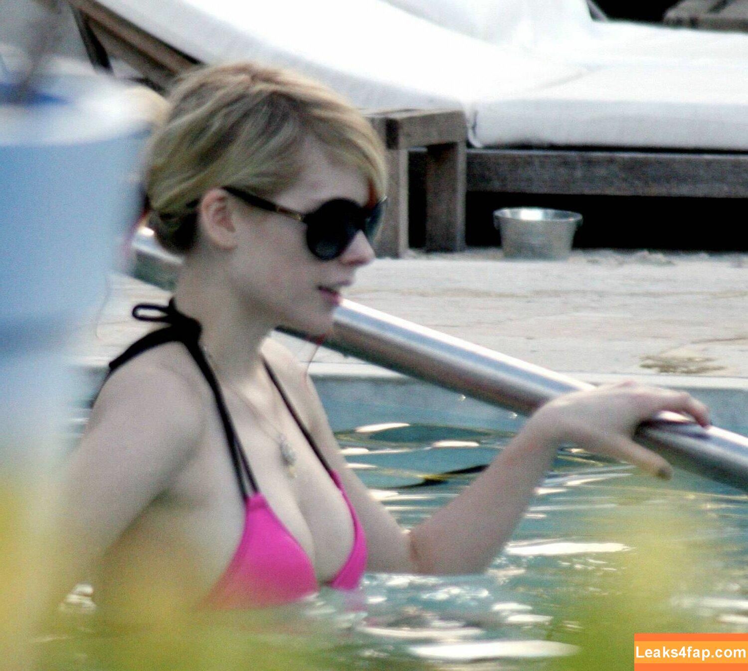 Avril Lavigne / AvrilLavigne слитое фото фото #0632