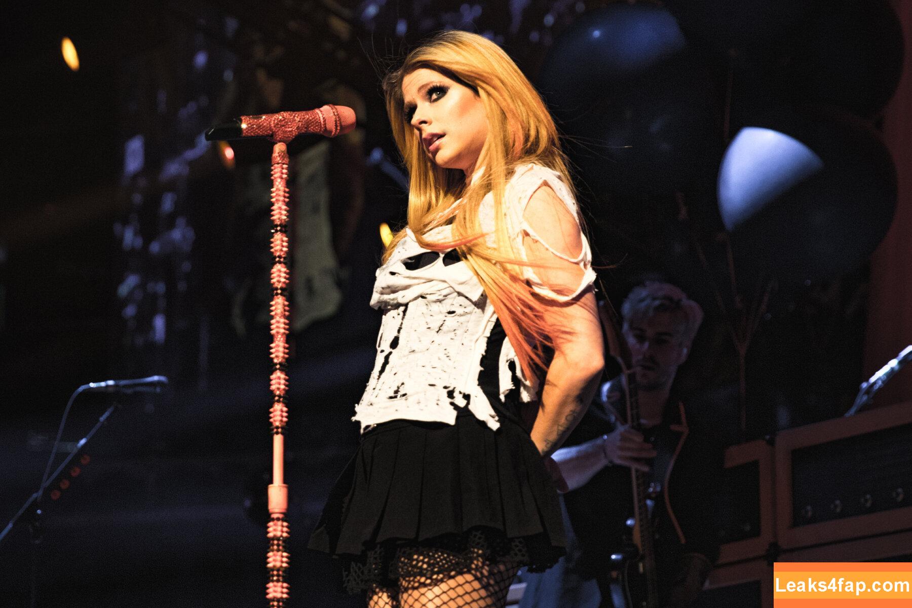 Avril Lavigne / AvrilLavigne слитое фото фото #0654