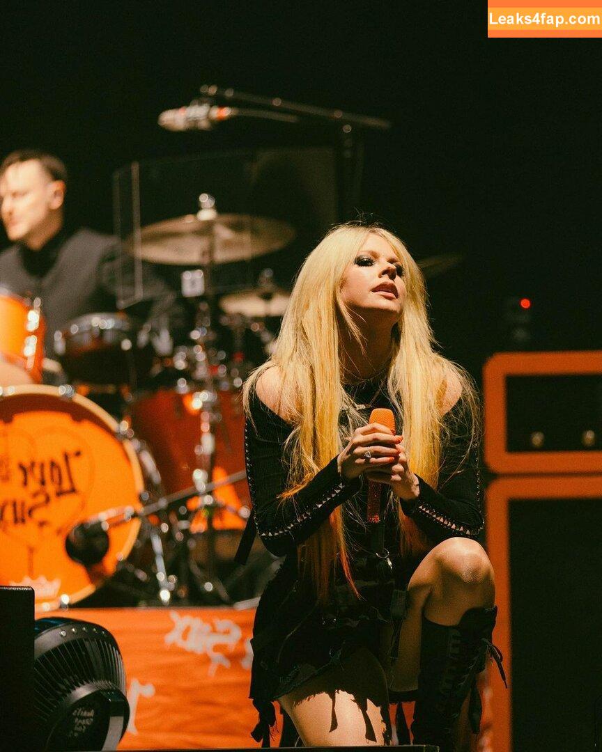 Avril Lavigne / AvrilLavigne слитое фото фото #0657
