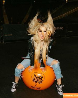 Avril Lavigne photo #0170