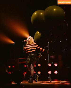 Avril Lavigne photo #0323
