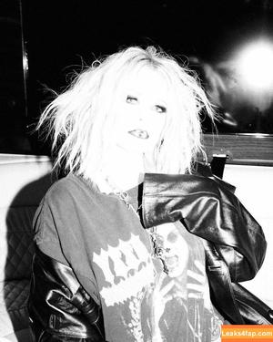 Avril Lavigne фото #0557