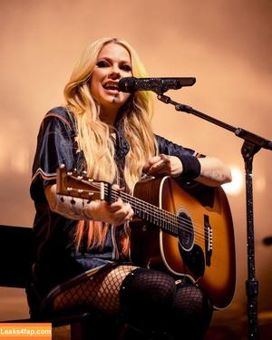 Avril Lavigne photo #1178