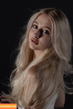 avroralady photo #0017