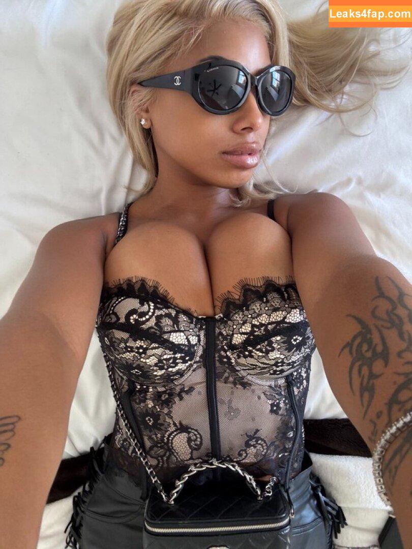 ayisha.mia / ayisha mia / ayishamia leaked photo photo #0016