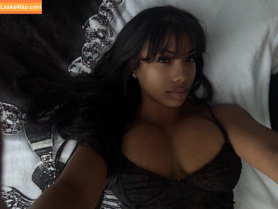 ayisha.mia / ayisha mia / ayishamia leaked photo photo #0019