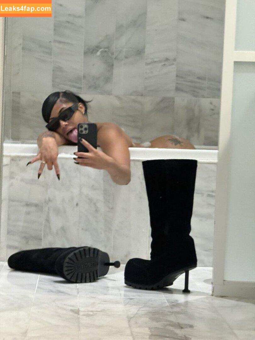 ayisha.mia / ayisha mia / ayishamia leaked photo photo #0024