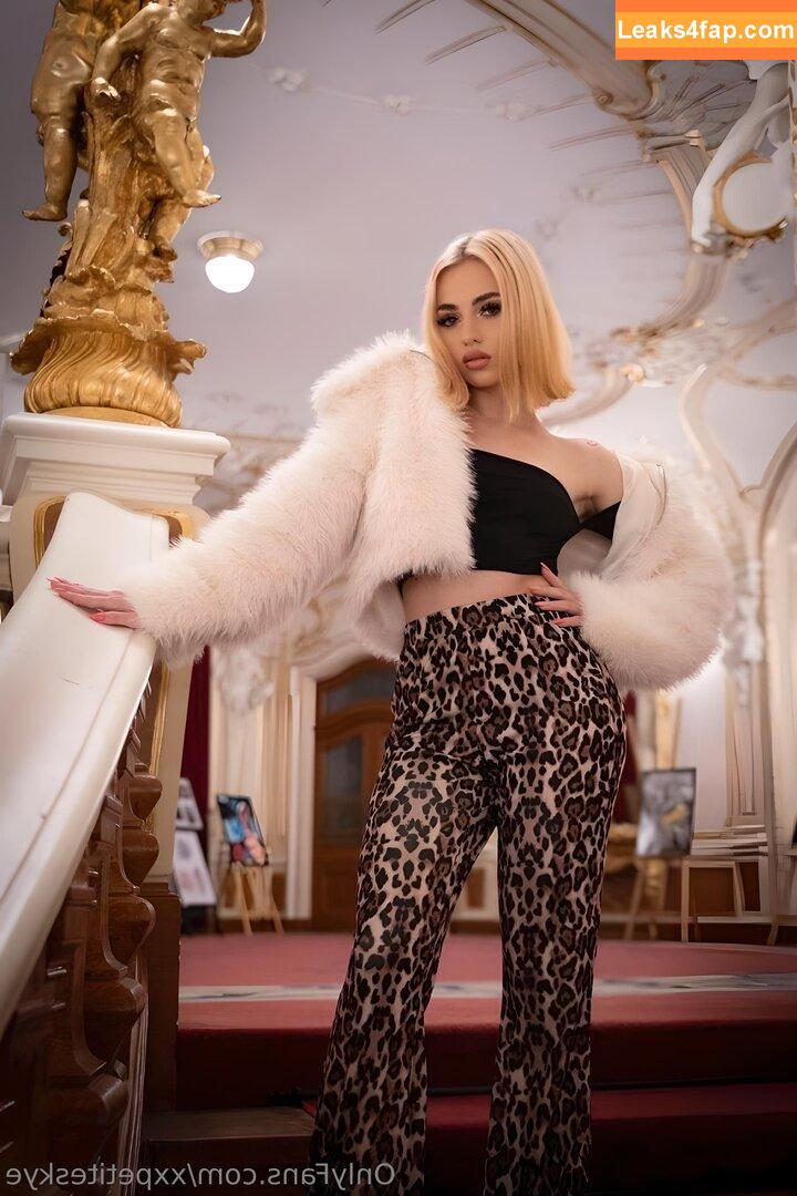 ayla10 /  leaked photo photo #0003