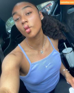 Ayriana Young photo #0021