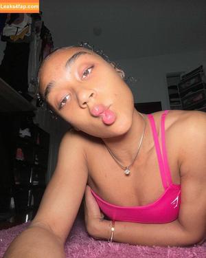 Ayriana Young photo #0022