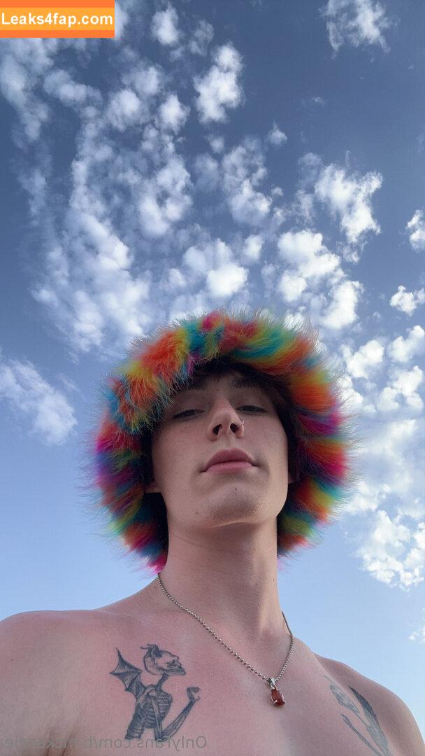 b.mckenzie / moonchild_108 leaked photo photo #0029