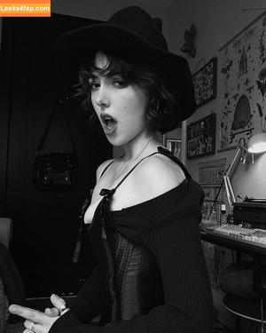 B1tchy_lesbian photo #0012