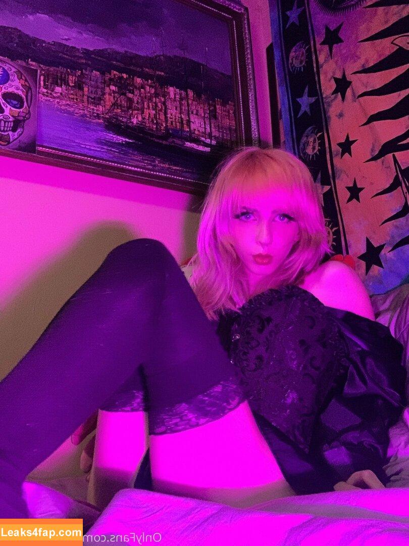 babyghouli420 / babyygiirl420 leaked photo photo #0038