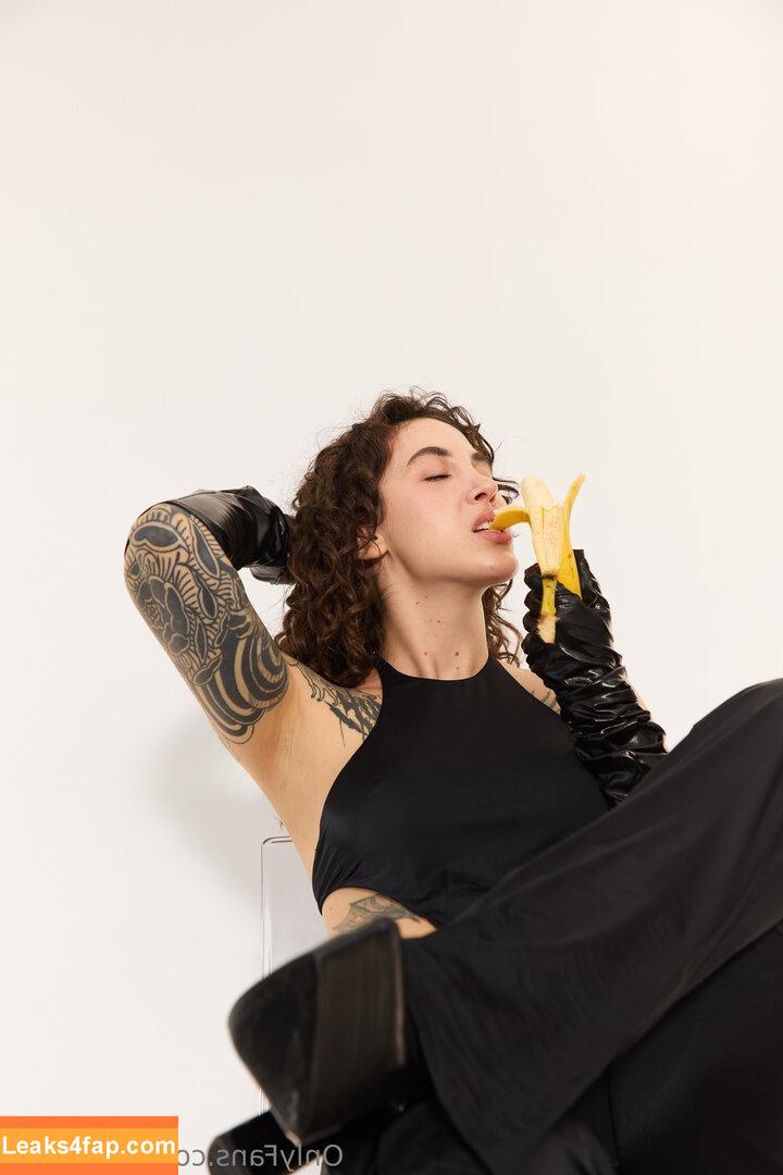 bad.bunn / badbunnypr leaked photo photo #0027
