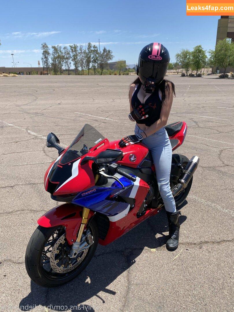 baddiebrunette / slickerspeed leaked photo photo #0013