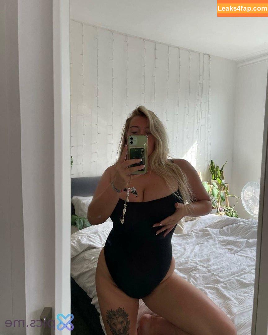 Baddybrunettexx / baddiiie_xx / baddyblondexx leaked photo photo #0104