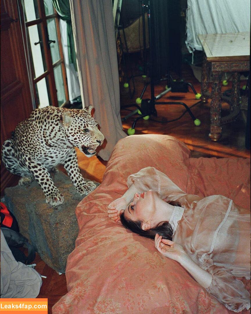 Banks / hernameisbanks leaked photo photo #0125