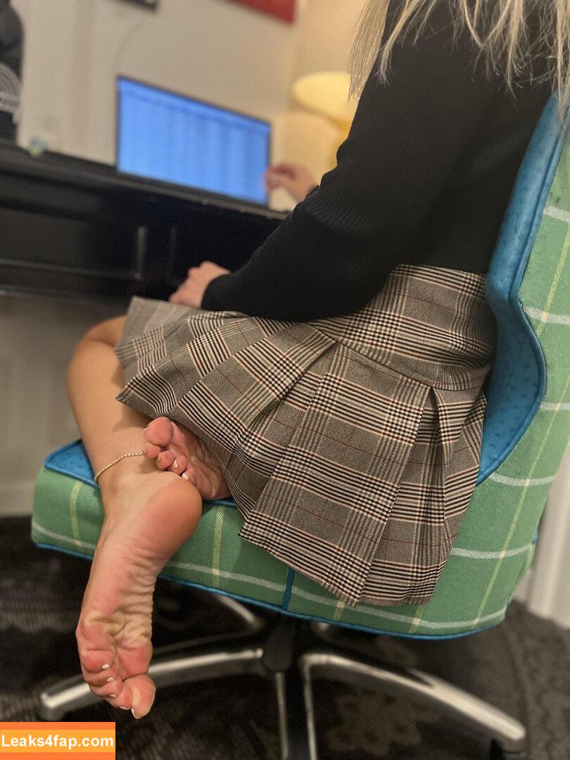 Bare Feet / barefeetpose leaked photo photo #0108