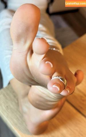 Bare Feet photo #0039