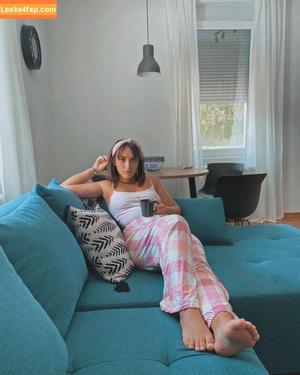 Bare Feet photo #0088