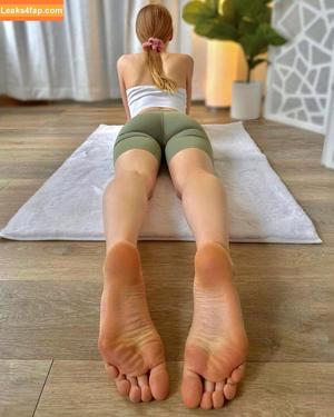 Bare Feet photo #0139