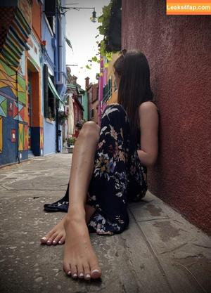 Bare Feet фото #0220
