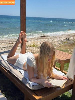 Bare Feet фото #0306