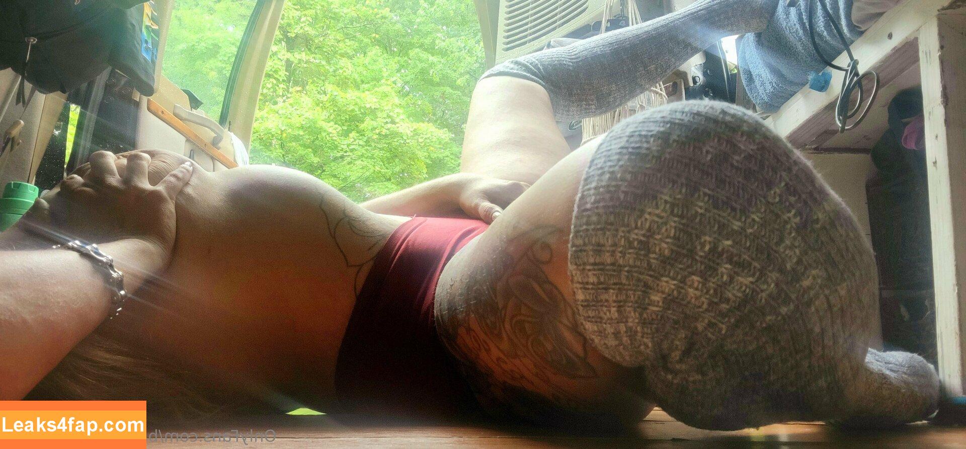 barefoot.wildflower /  leaked photo photo #0017