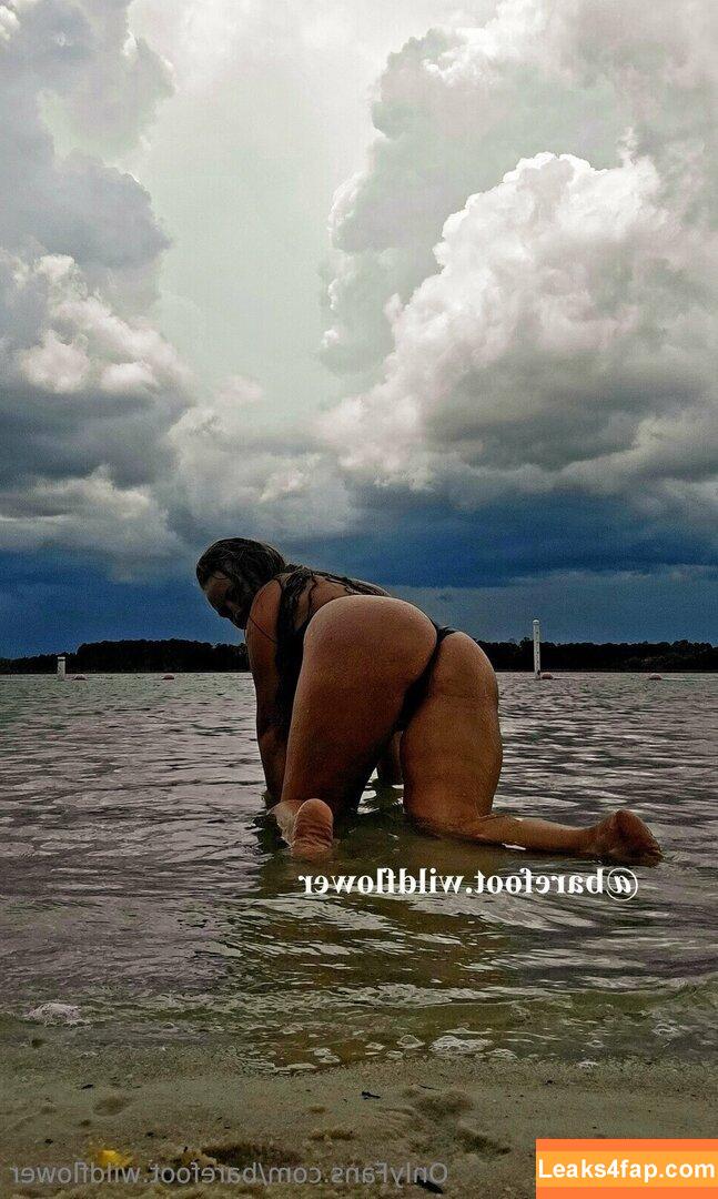 barefoot.wildflower /  leaked photo photo #0021