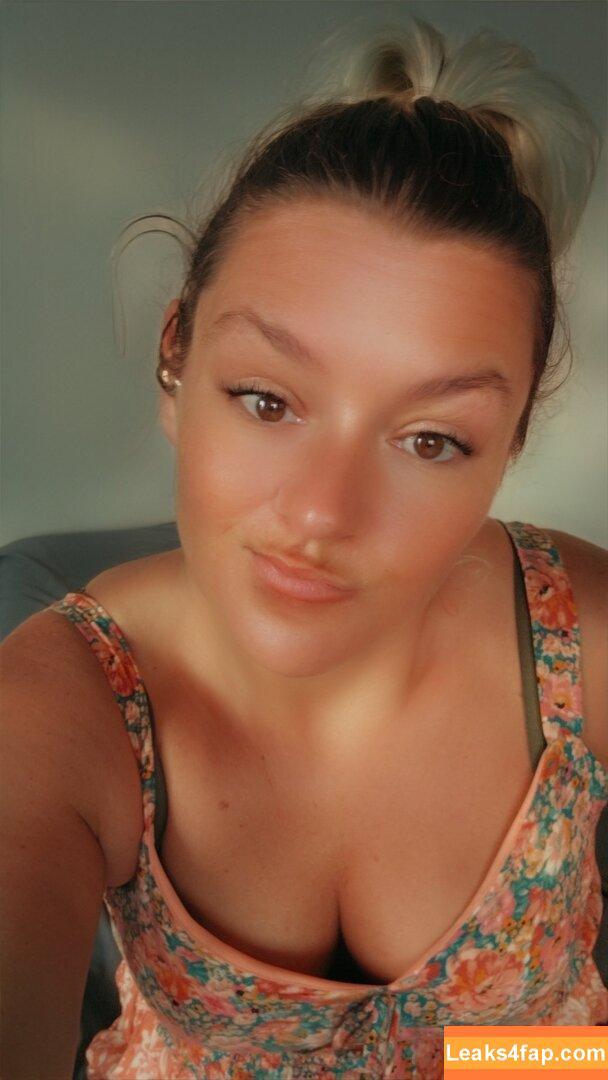 Basedmama / Basednormiemama leaked photo photo #0013