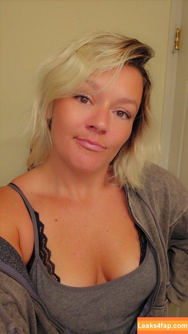 Basedmama / Basednormiemama leaked photo photo #0016