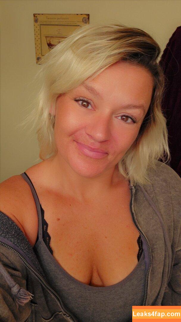 Basedmama / Basednormiemama leaked photo photo #0017