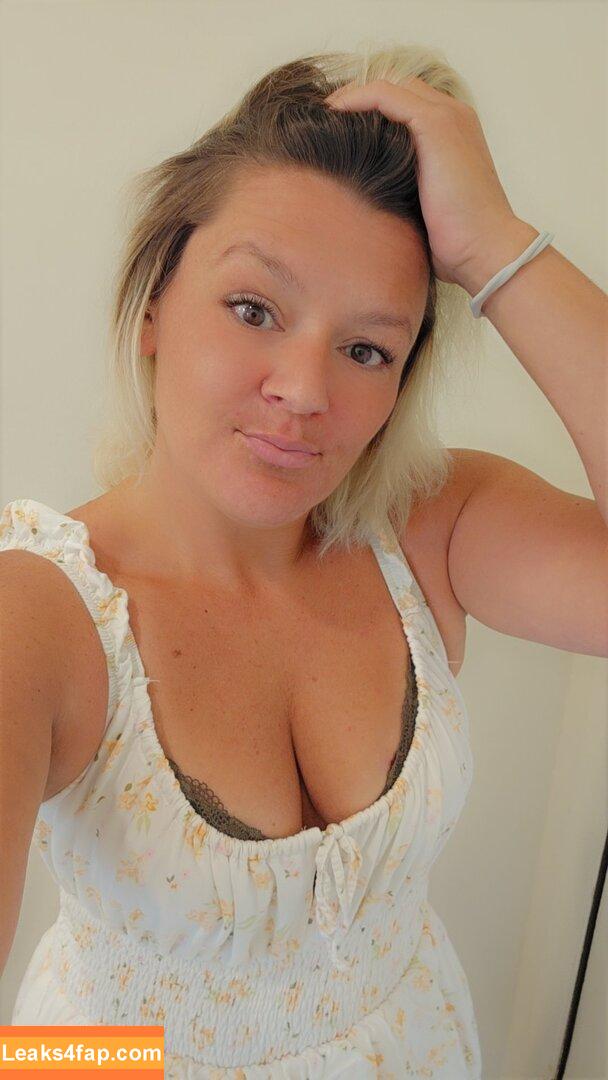 Basedmama / Basednormiemama leaked photo photo #0023