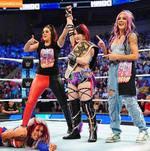 Bayley фото #0399