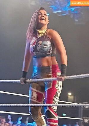 Bayley photo #1008