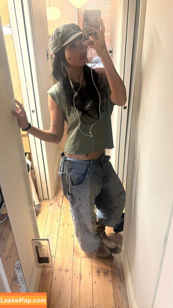 Beabadoobee / beatrice laus / oddlydew / radvxz leaked photo photo #0044