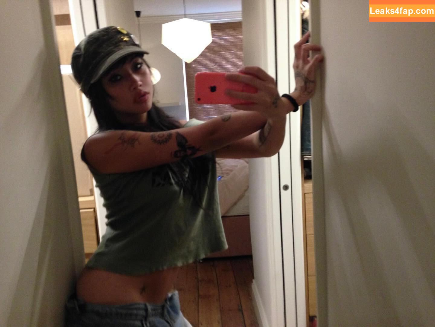 Beabadoobee / beatrice laus / oddlydew / radvxz leaked photo photo #0045