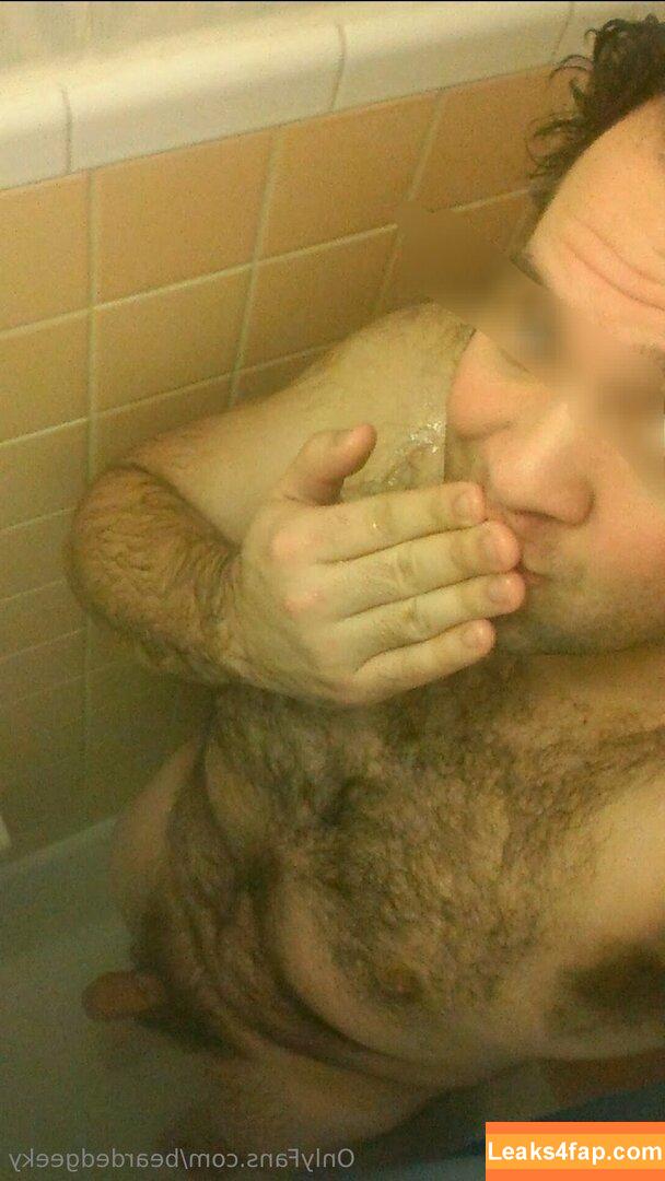 beardedgeeky / bearded_and_geeky leaked photo photo #0032