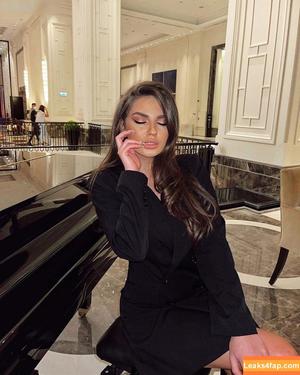 beatrix ramosaj photo #0090