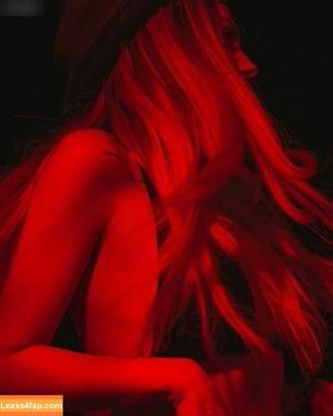 beatrix ramosaj photo #0300