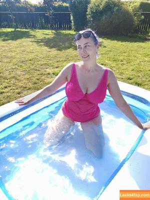 Becky Connolly photo #0100