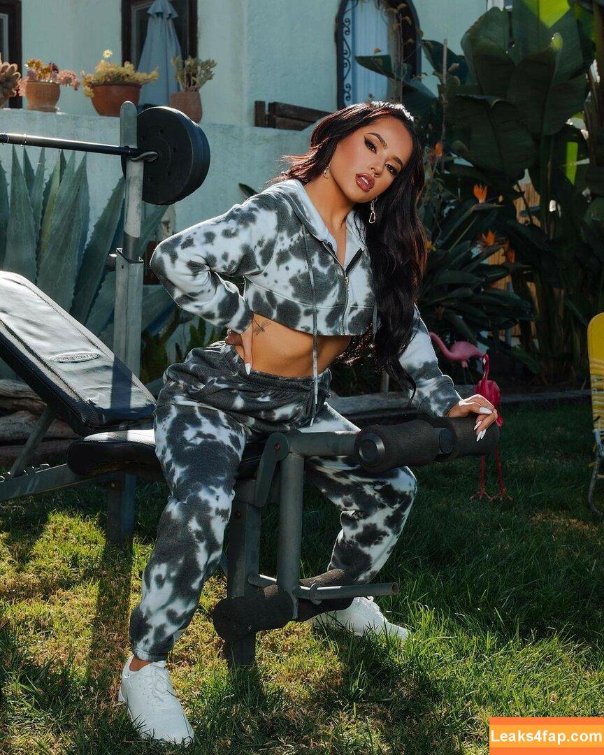 Becky G / Reggaeton singer / iambeckyg / missbeckyfeet leaked photo photo #1016