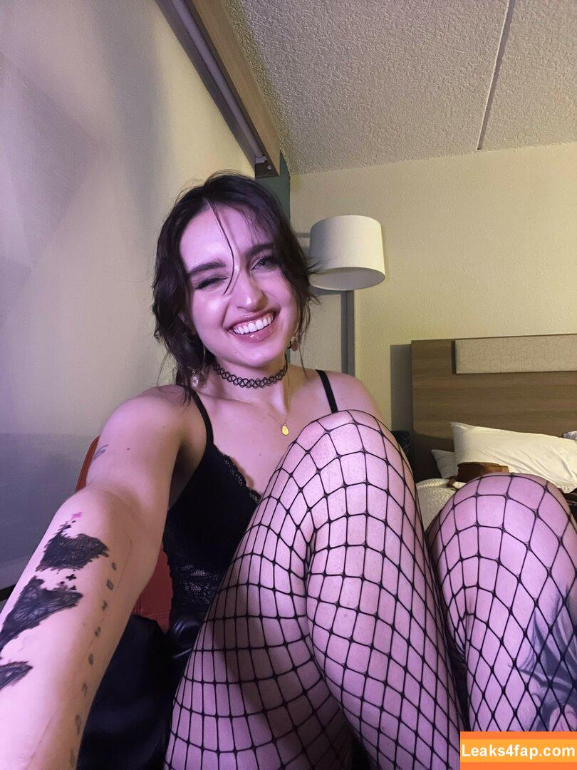 Beebee ASMR / beebeeasmr / beebeeasmr18 / weloveasmr leaked photo photo #0126